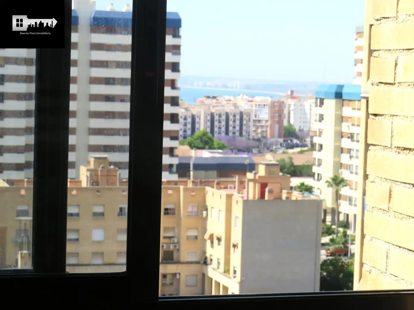 Habitación de Piso en venta en Alicante / Alacant con Aire acondicionado, Calefacción y Jardín privado