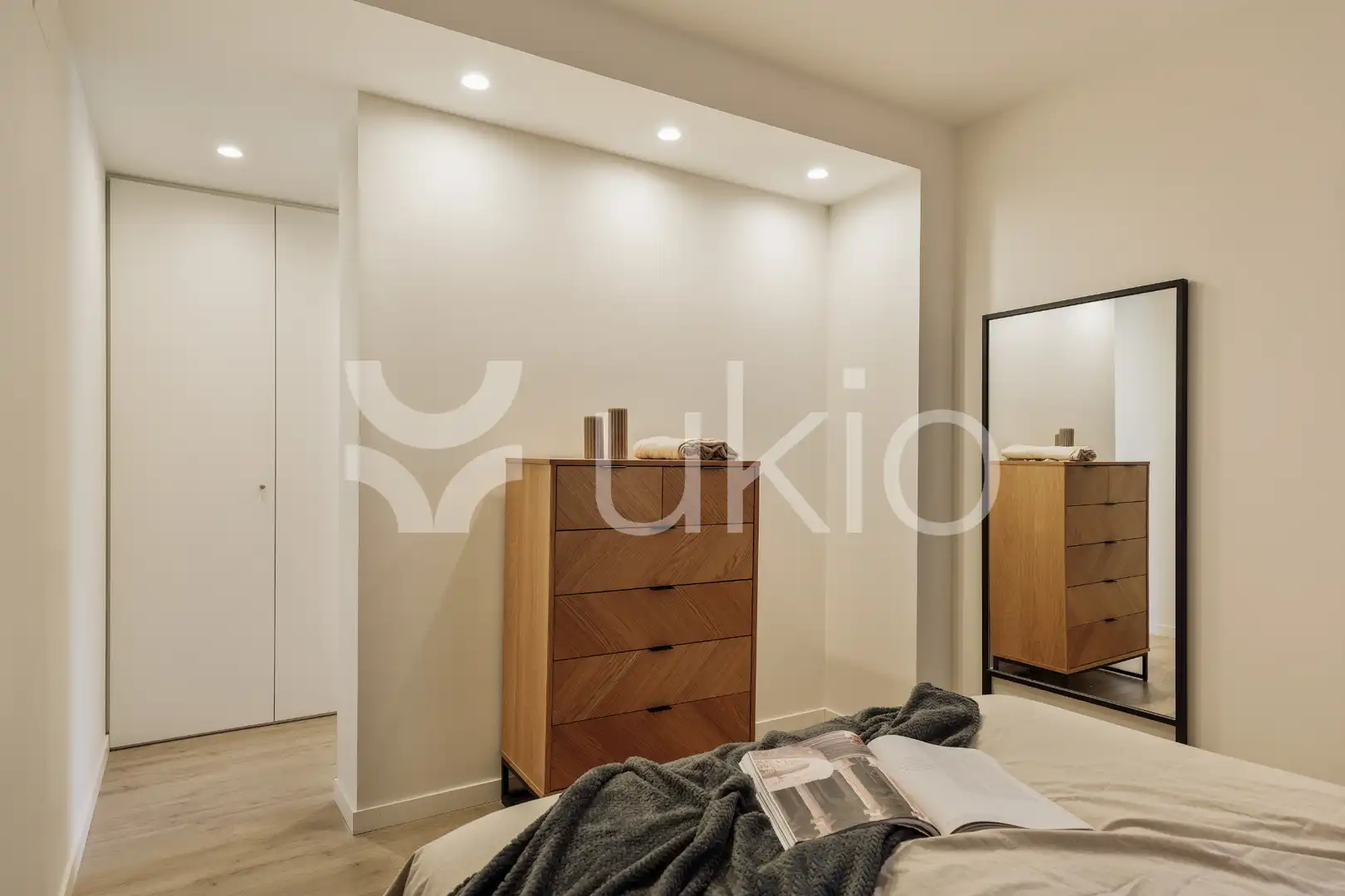 Dormitori de Apartament de lloguer en Barcelona amb Aire condicionat, Calefacció i Terrassa