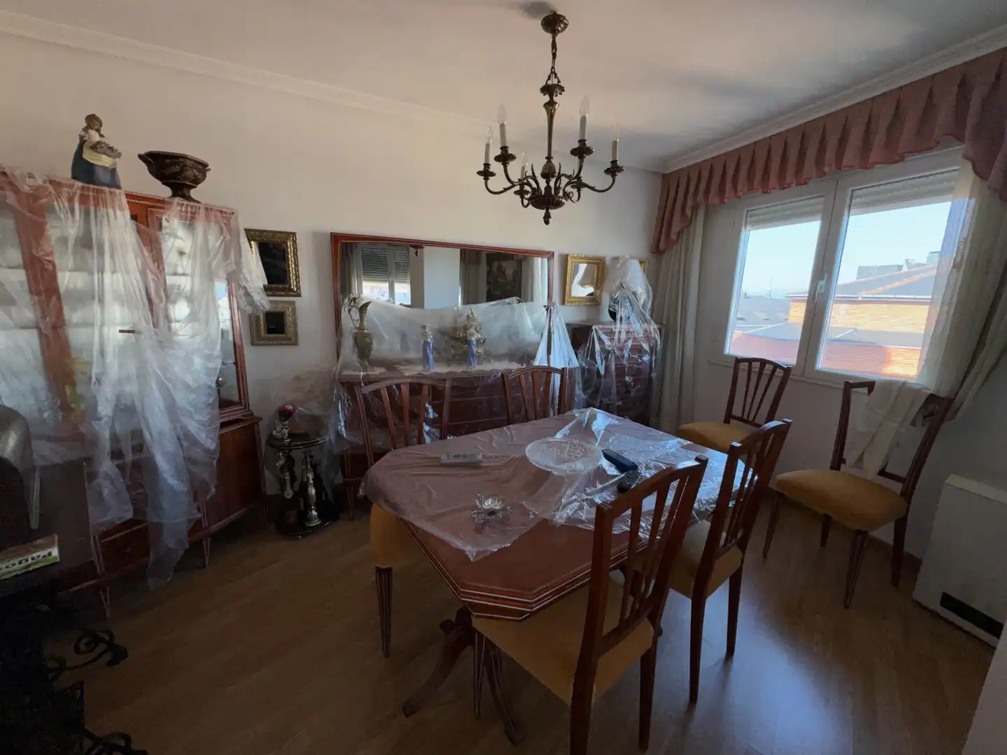 Comedor de Piso en venta en Ponferrada con Calefacción, Trastero y Amueblado