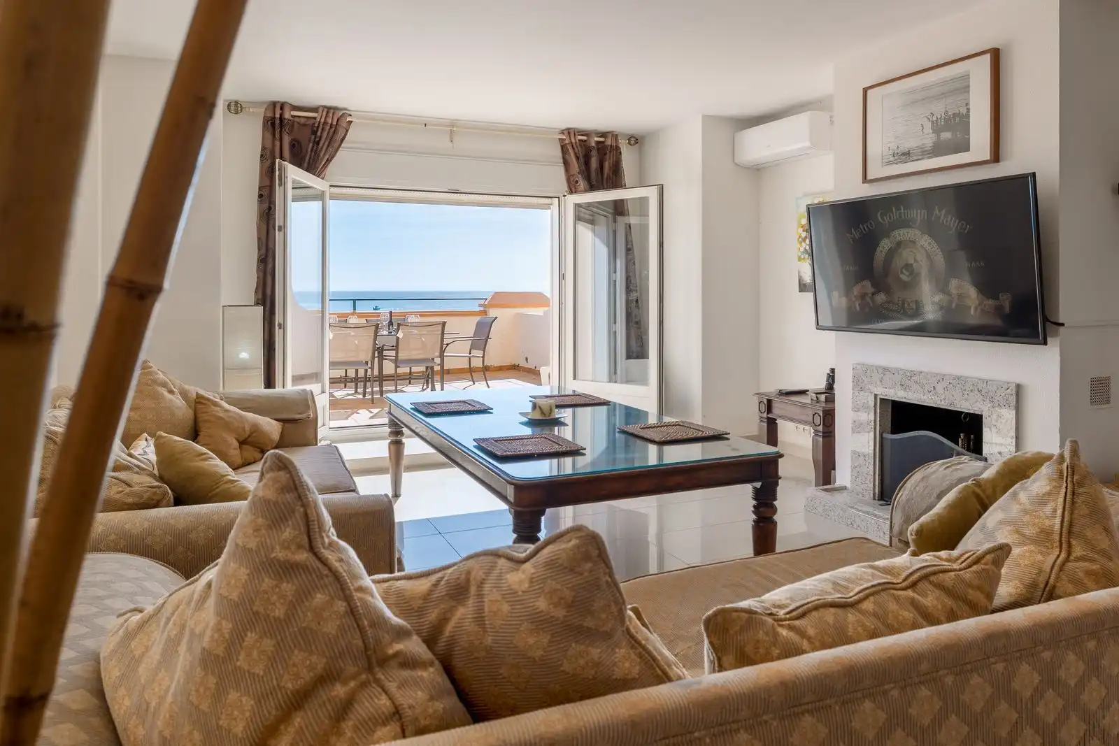 Sala de estar de Casa o chalet en venta en Estepona con Aire acondicionado, Terraza y Piscina comunitaria