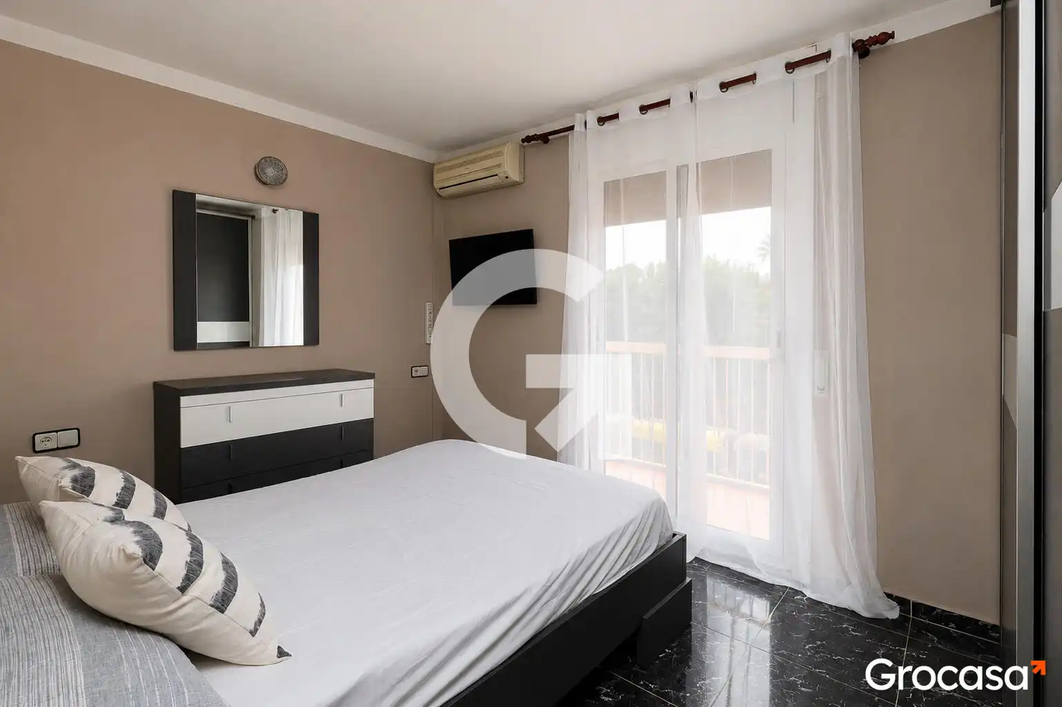 Bedroom of Flat for sale in El Prat de Llobregat  with Air Conditioner, Oven and Balcony
