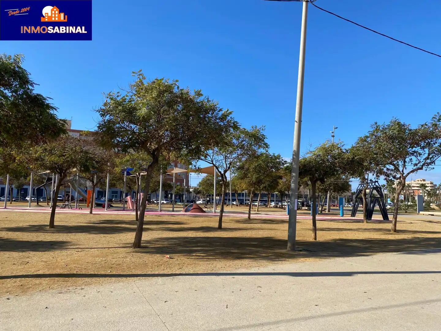 Vista exterior de Dúplex en venta en Roquetas de Mar con Terraza
