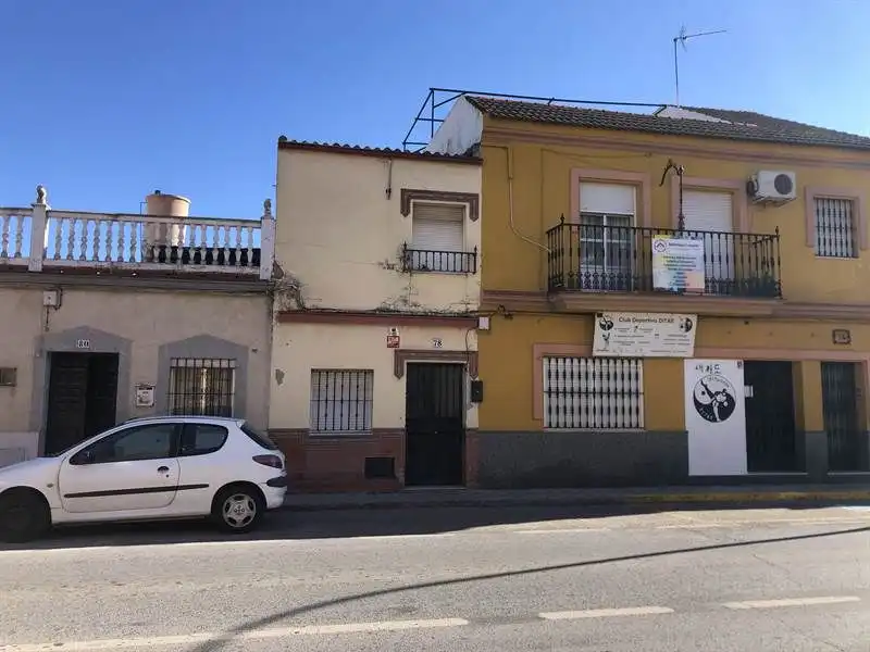 Vista exterior de Casa o xalet en venda en La Rinconada