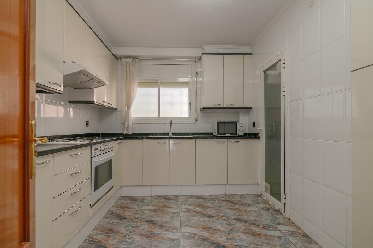 Kitchen of Flat for sale in Manresa  with Air Conditioner, Heating and Balcony