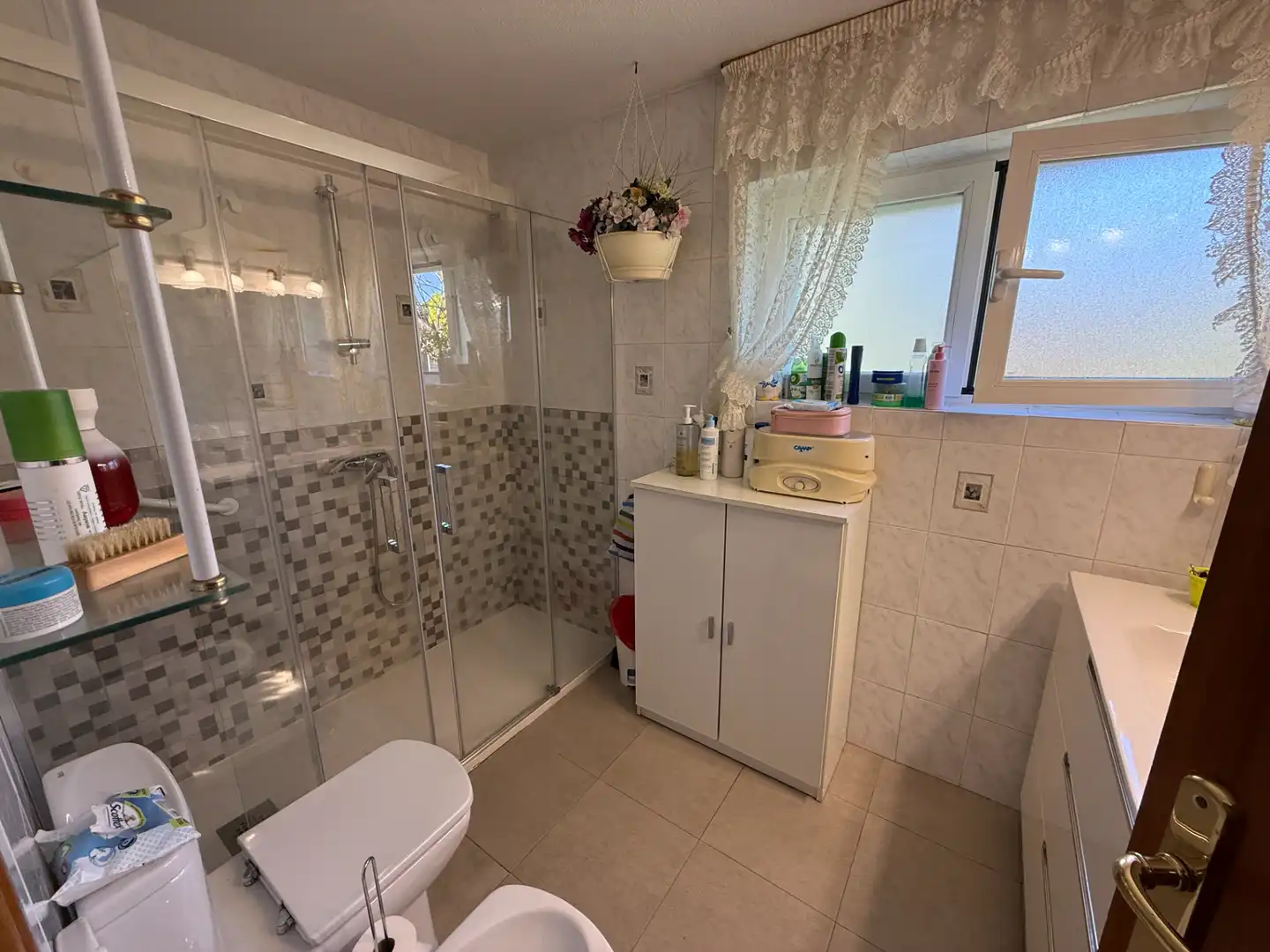 Bany de Casa o xalet en venda en Las Rozas de Madrid amb Aire condicionat, Calefacció i Jardí privat