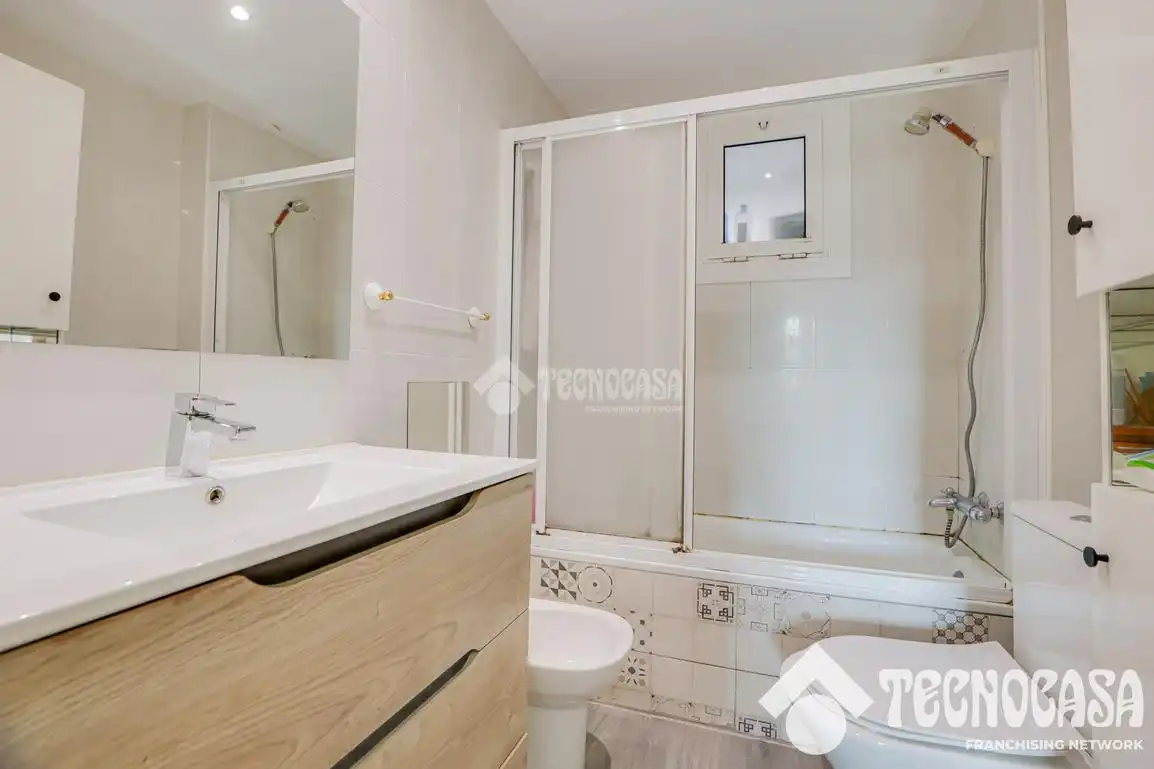 Bathroom of Flat for sale in Terrassa  with Heating and Balcony