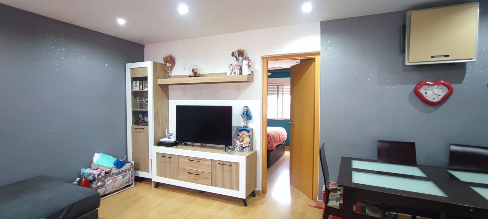 Flat for sale in  Valencia Capital  with Air Conditioner and Heating