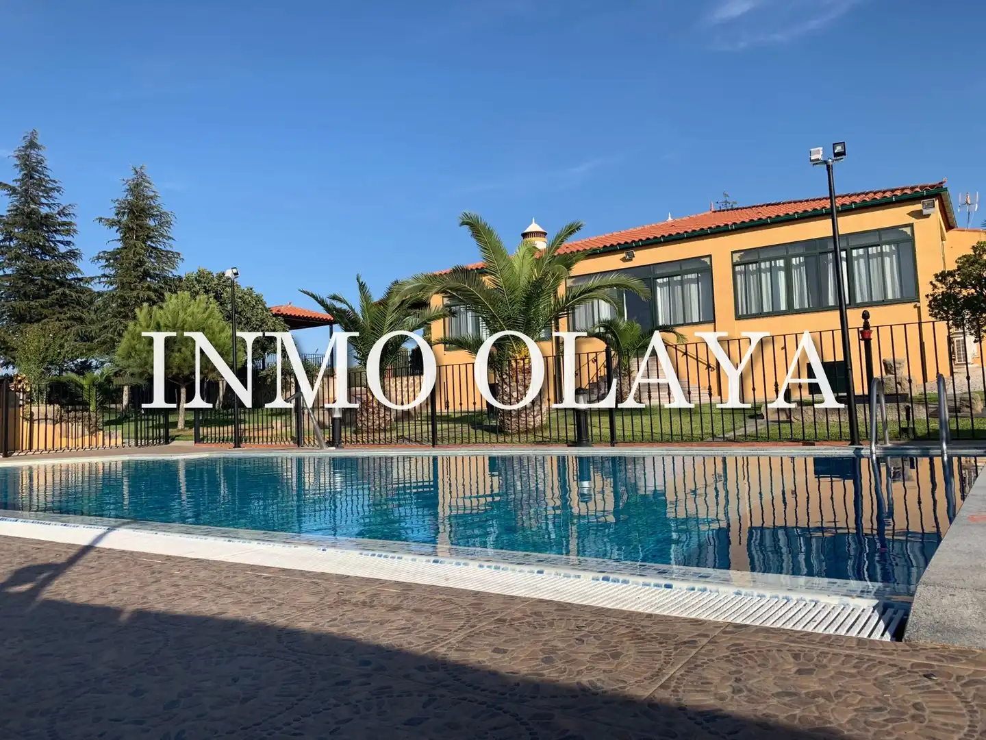 Piscina de Finca rústica en venda en Almoharín amb Aire condicionat, Terrassa i Moblat