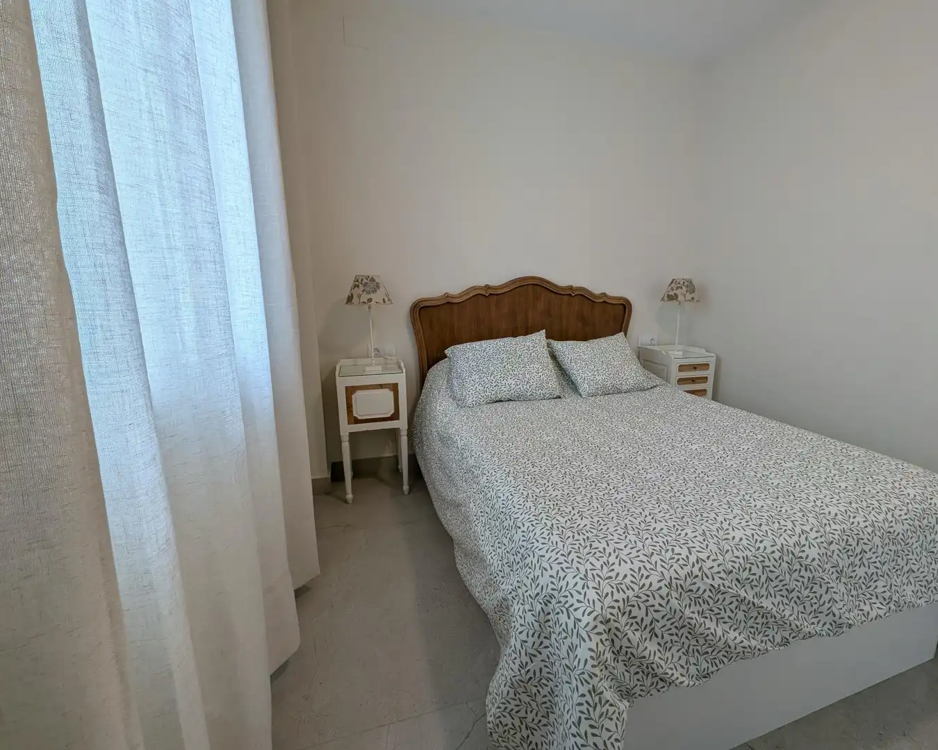 Dormitori de Apartament de lloguer en Sevilla amb Aire condicionat i Moblat