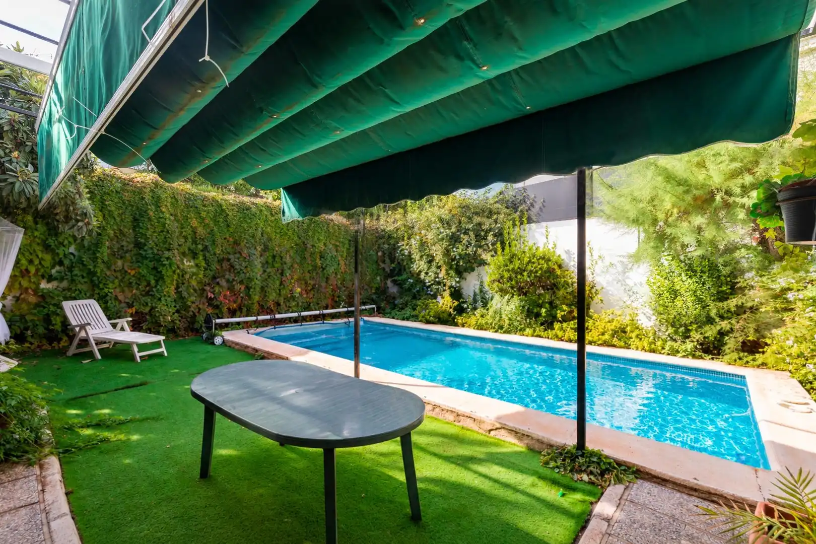 Piscina de Casa adosada en venta en Ogíjares con Aire acondicionado, Calefacción y Jardín privado