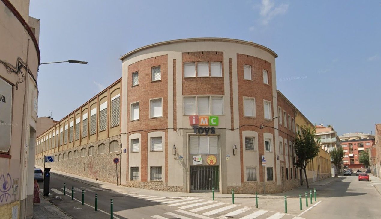 Vista exterior de Edifici en venda en Terrassa