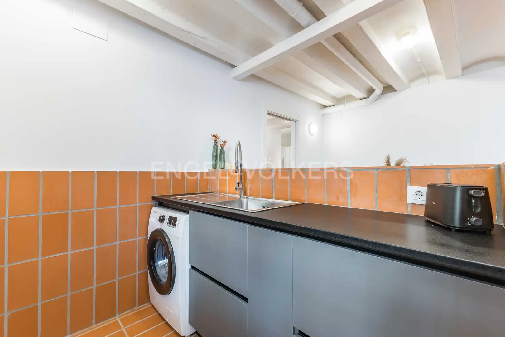 Küche von Wohnung zum Verkauf in Barcelona mit Klimaanlage, Heizung und Abstellraum