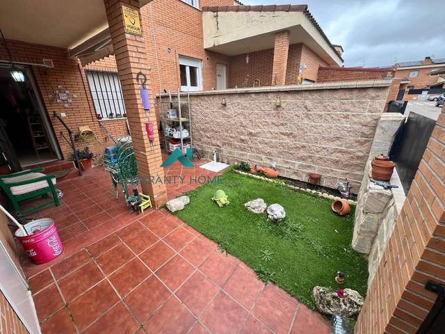 Casa adosada en Venta en Barcience