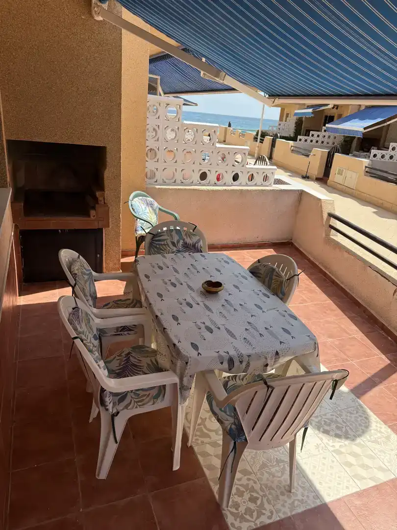 Terrassa de Dúplex de lloguer en La Manga del Mar Menor amb Piscina, Moblat i Balcó