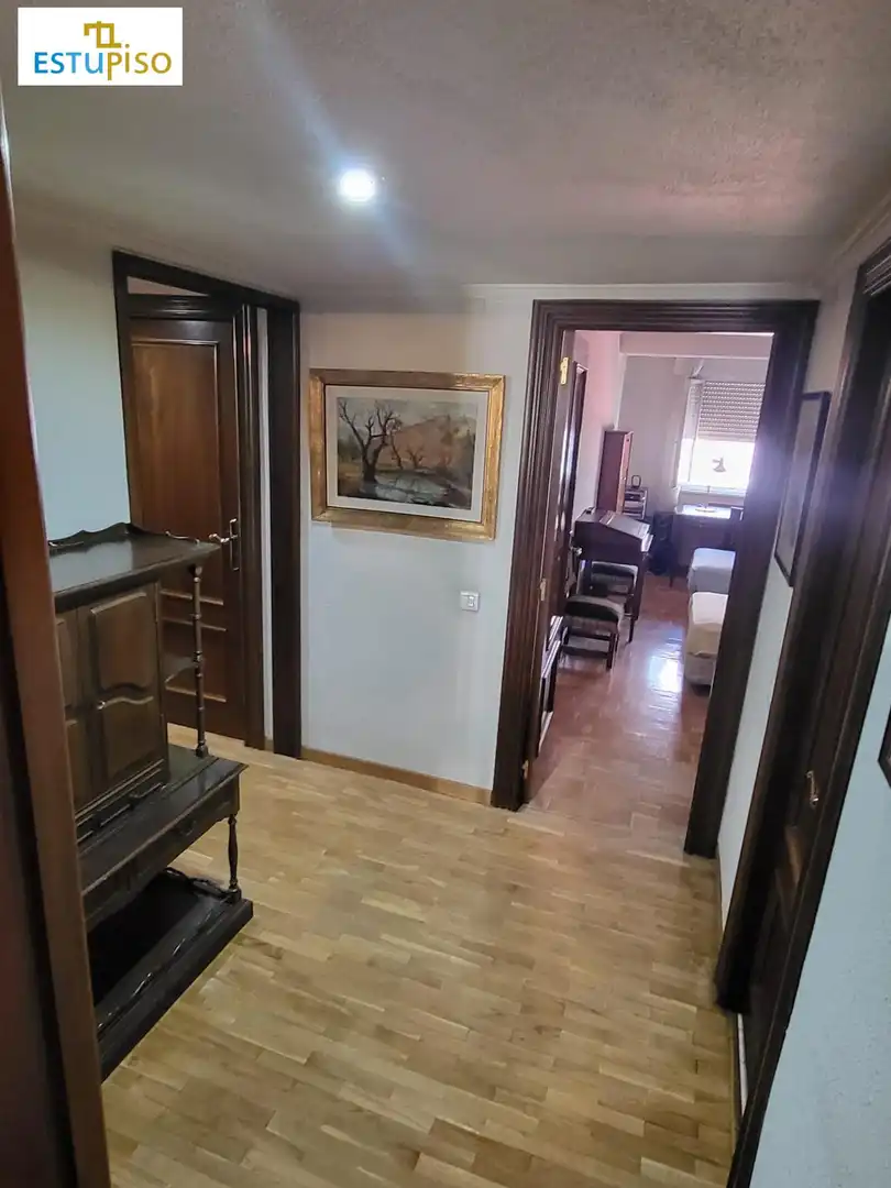 Piso en venta en León Capital  con Parquet