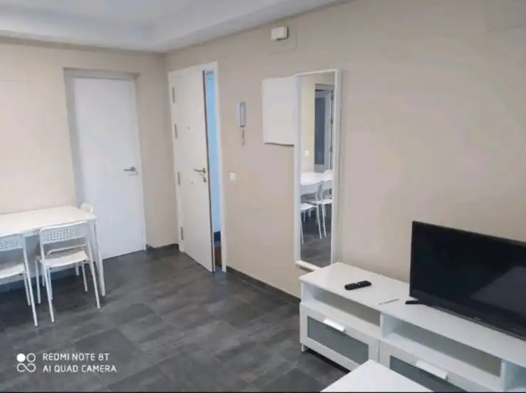 Schlafzimmer von Wohnungen zur Miete in Cádiz mit Möbliert, Waschmaschine und Fernseher
