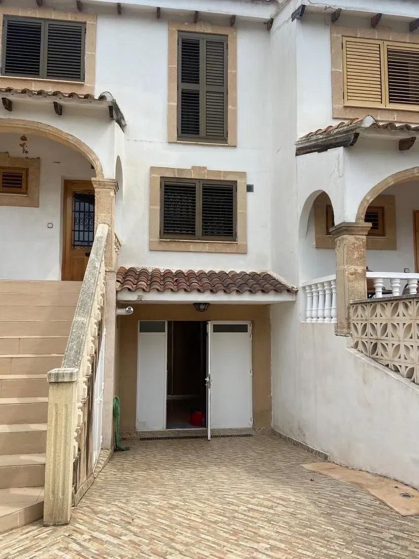 Vista exterior de Casa adosada en venda en Torrent amb Aire condicionat, Calefacció i Jardí privat