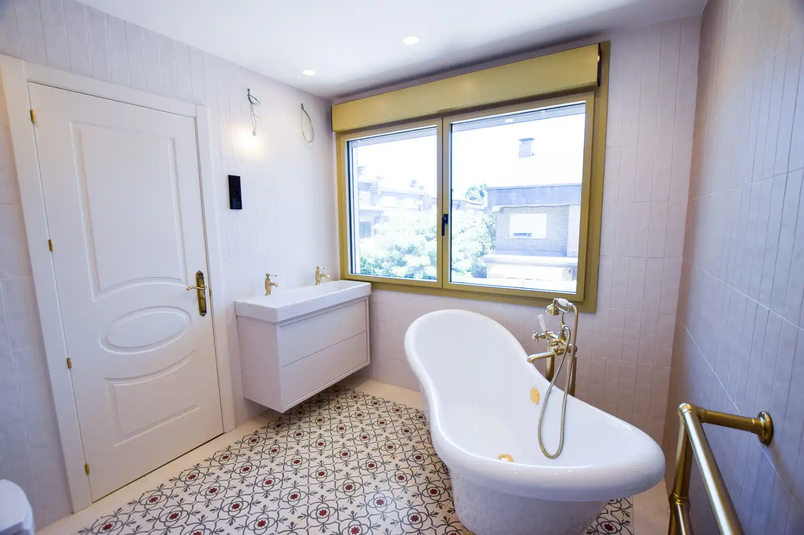 Bathroom of Detached homes for sale in Pozuelo de Alarcón  with Air Conditioner, Heating and Private garden