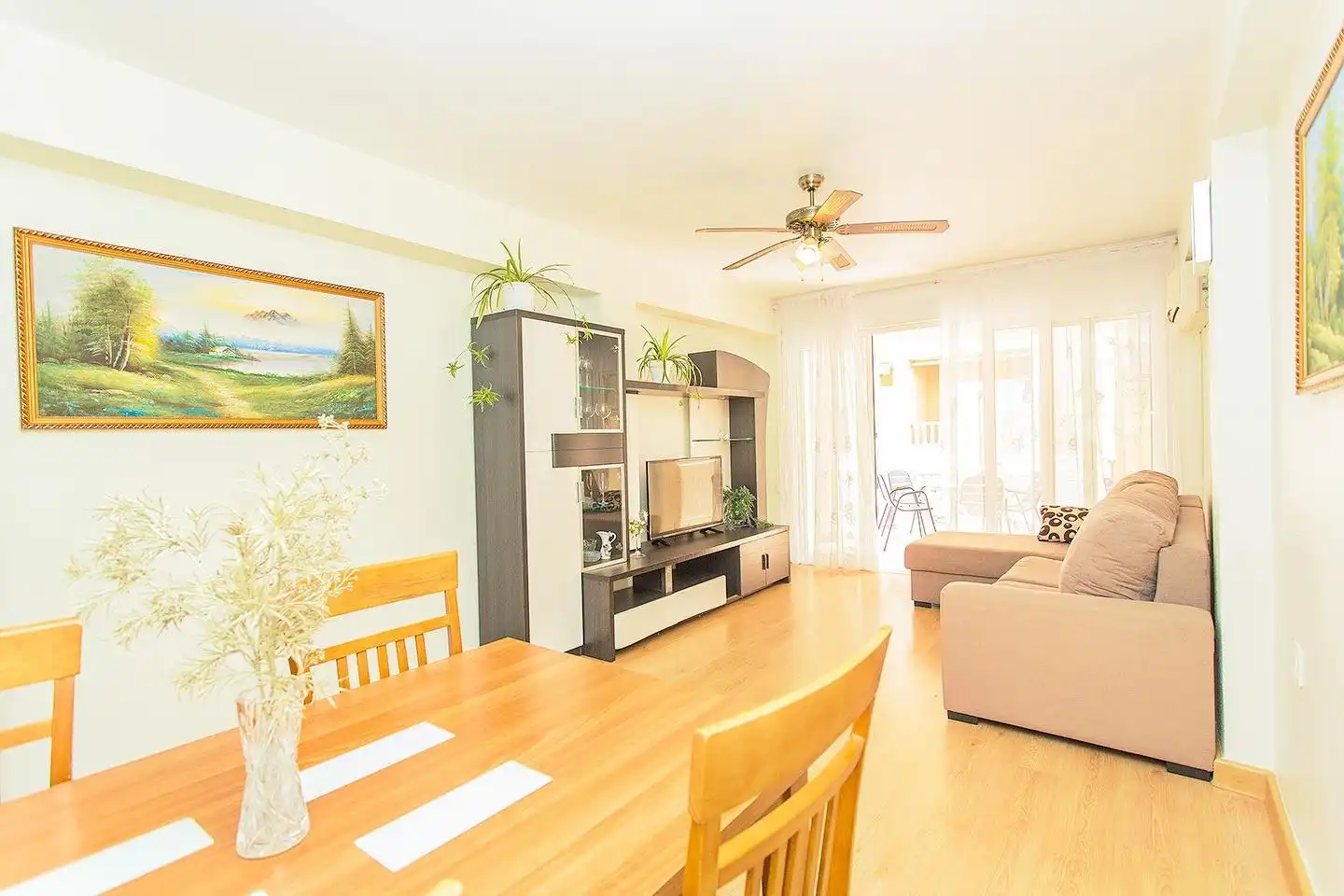 Sala de estar de Apartamento en venta en Torrevieja con Aire acondicionado, Terraza y Amueblado