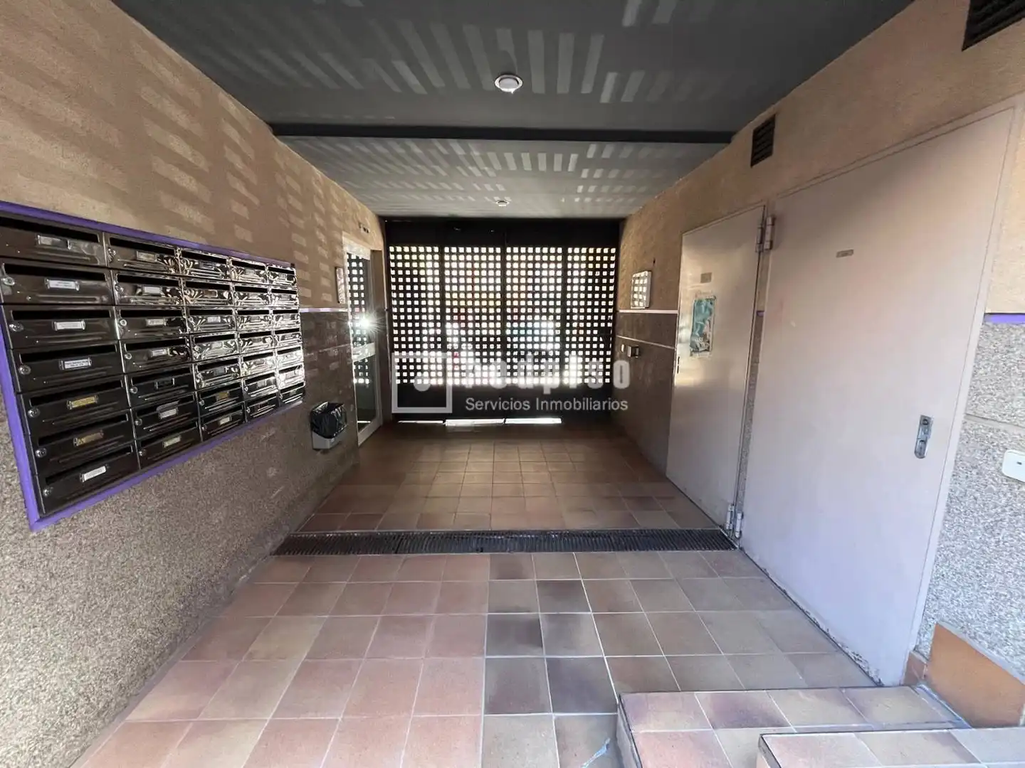 Parking de Piso en venta en Madrid con Aire acondicionado, Calefacción y Jardín privado