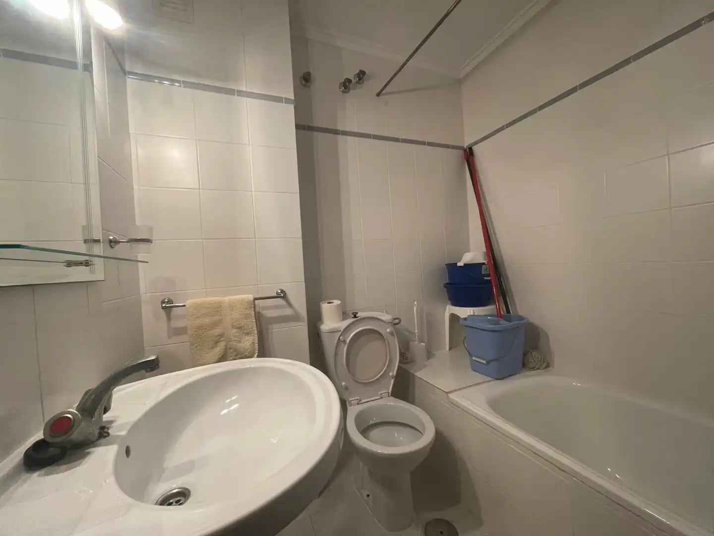 Badezimmer von Wohnung zum Verkauf in Torrevieja mit Terrasse, Möbliert und Ofen