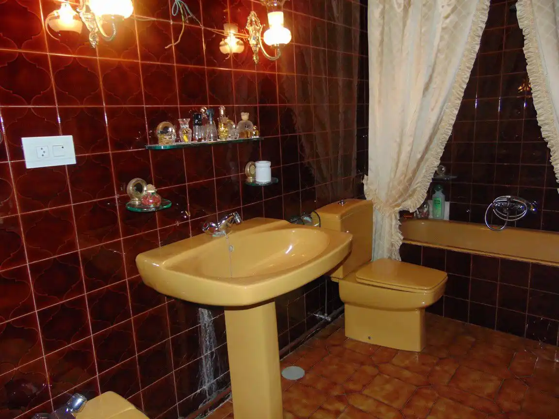 Bany de Casa o xalet en venda en Valdepeñas amb Calefacció, Terrassa i Traster