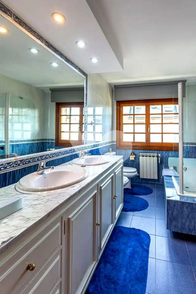 Baño de Casa o chalet en venta en Madrid con Aire acondicionado, Calefacción y Jardín privado