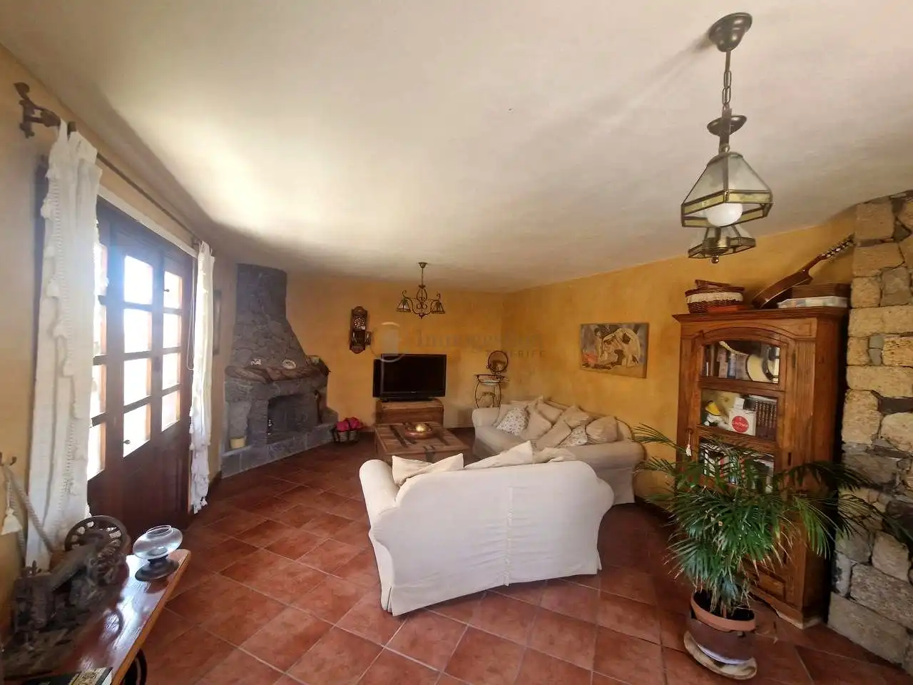 Sala d'estar de Casa o xalet en venda en Arona amb Jardí privat, Terrassa i Traster