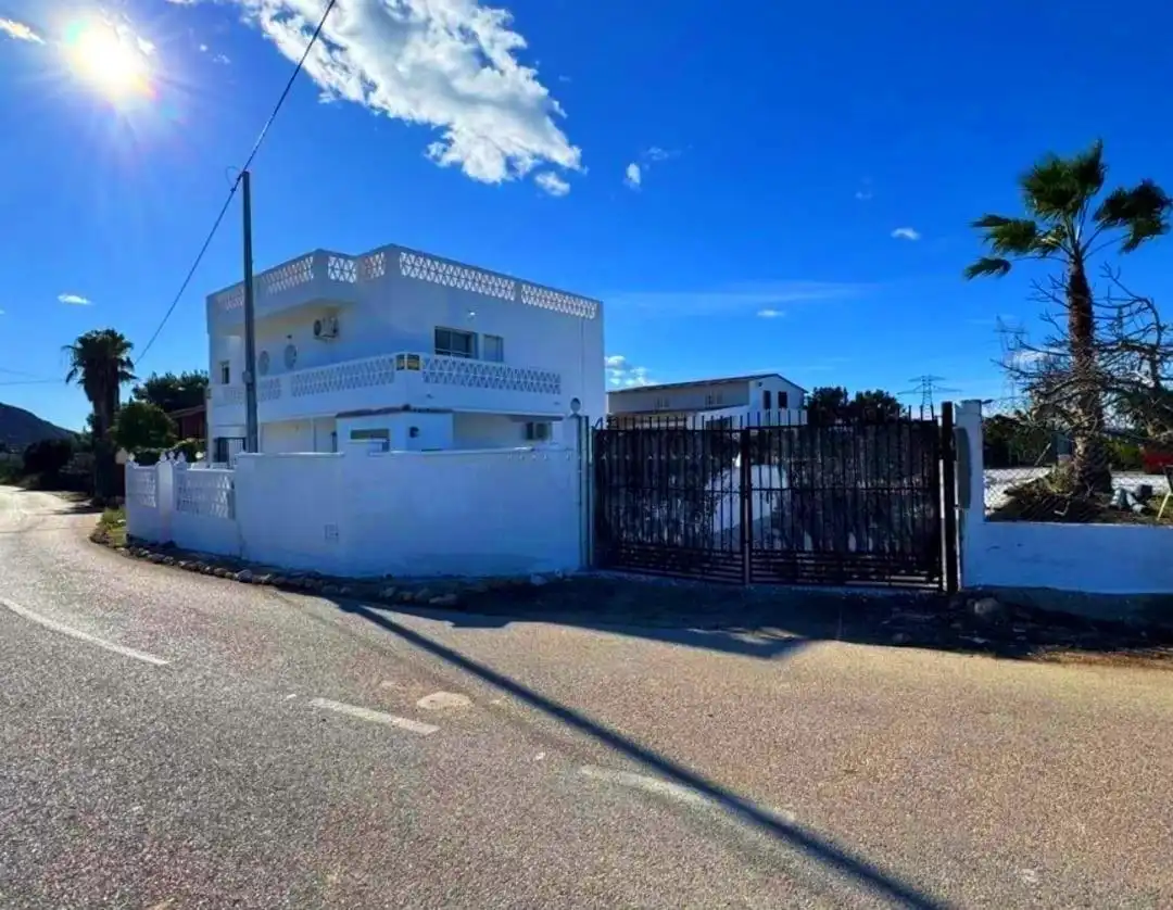 Vista exterior de Casa o xalet en venda en Cox amb Piscina