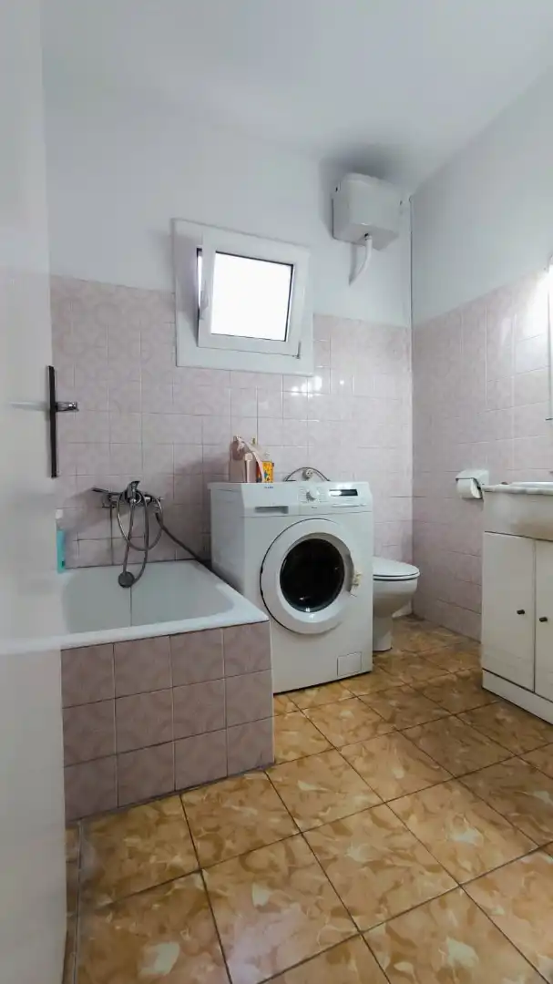 Badezimmer von Wohnung zum Verkauf in Torelló mit Heizung, Abstellraum und Balkon