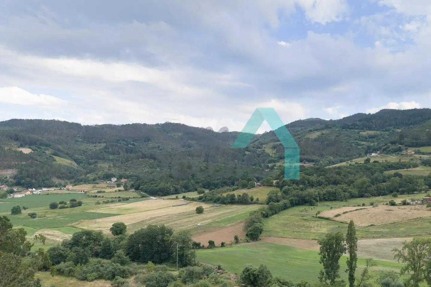 Casa o chalet en venta en Salas con Calefacción, Jardín privado y Parquet