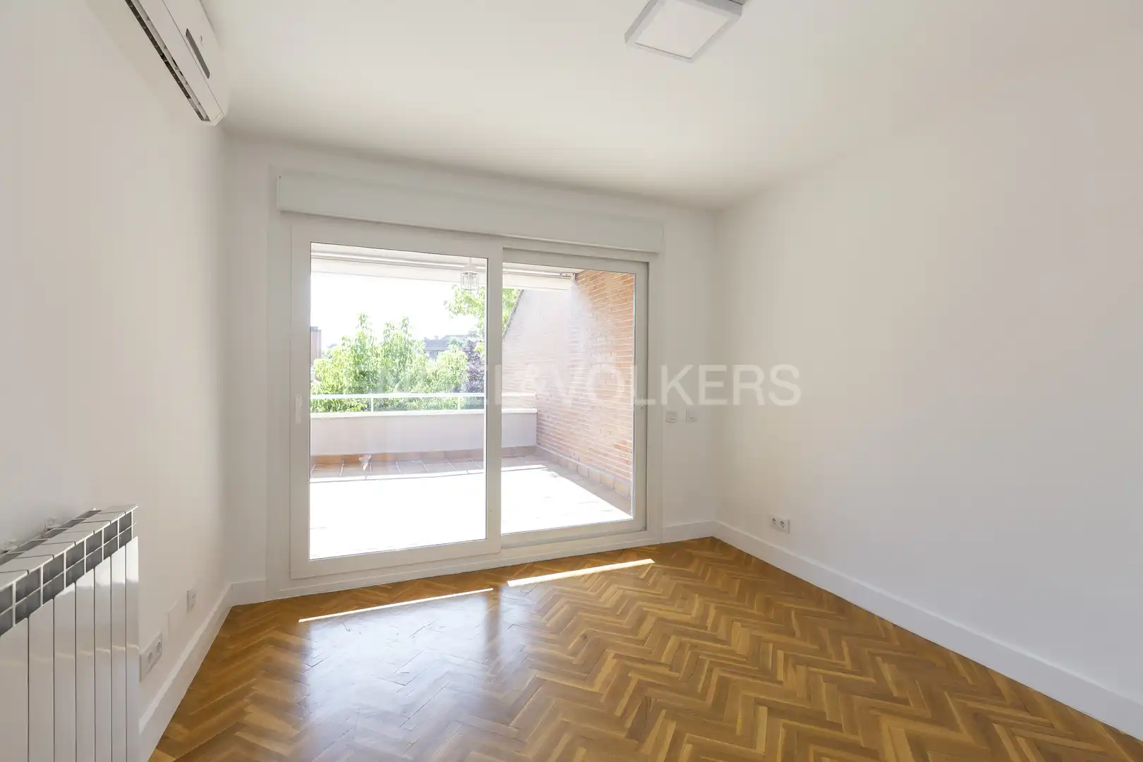 Bedroom of Houses for sale in Pozuelo de Alarcón  with Air Conditioner, Heating and Swimming Pool