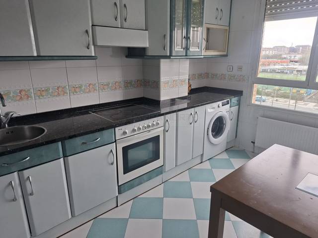 Piso en Venta en Calle del Duque de Wellington en Sansomendi