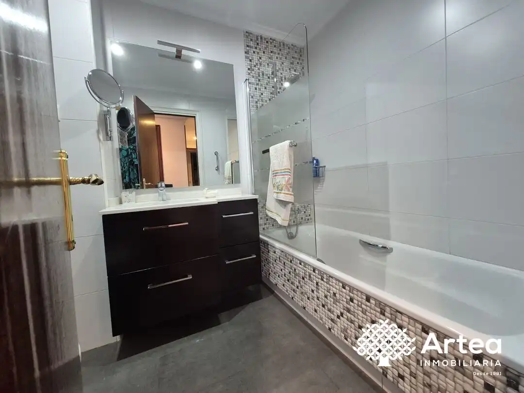 Bathroom of Flat for sale in Bilbao   with Heating