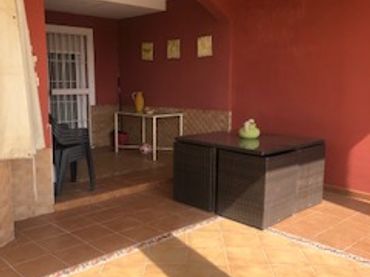 Casa aparellada amb balcó en venda a Calle Fresno