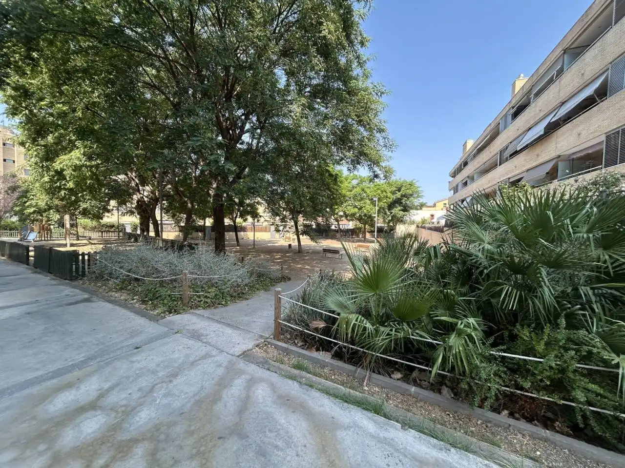 Vista exterior de Local de alquiler en Sant Joan Despí