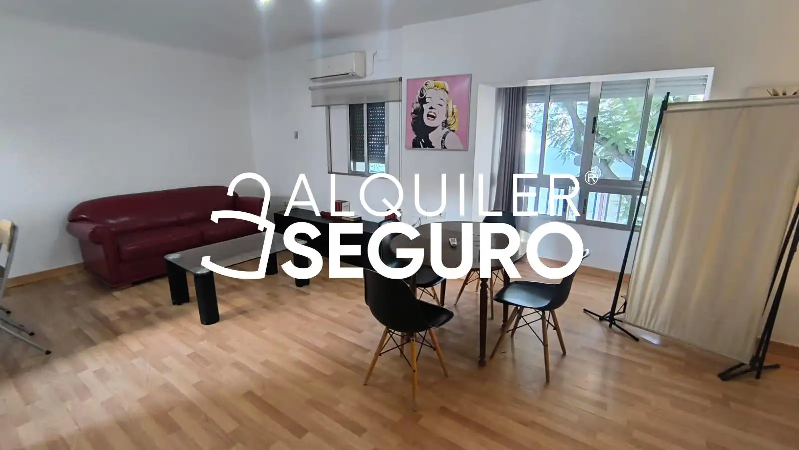Living room of Study for rent in Sevilla  with Air Conditioner and Furnished