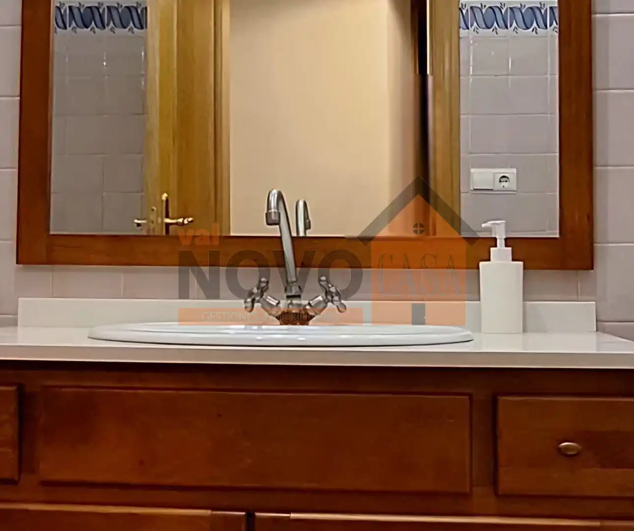 Bathroom of Flat for rent in Valencia  with Air Conditioner