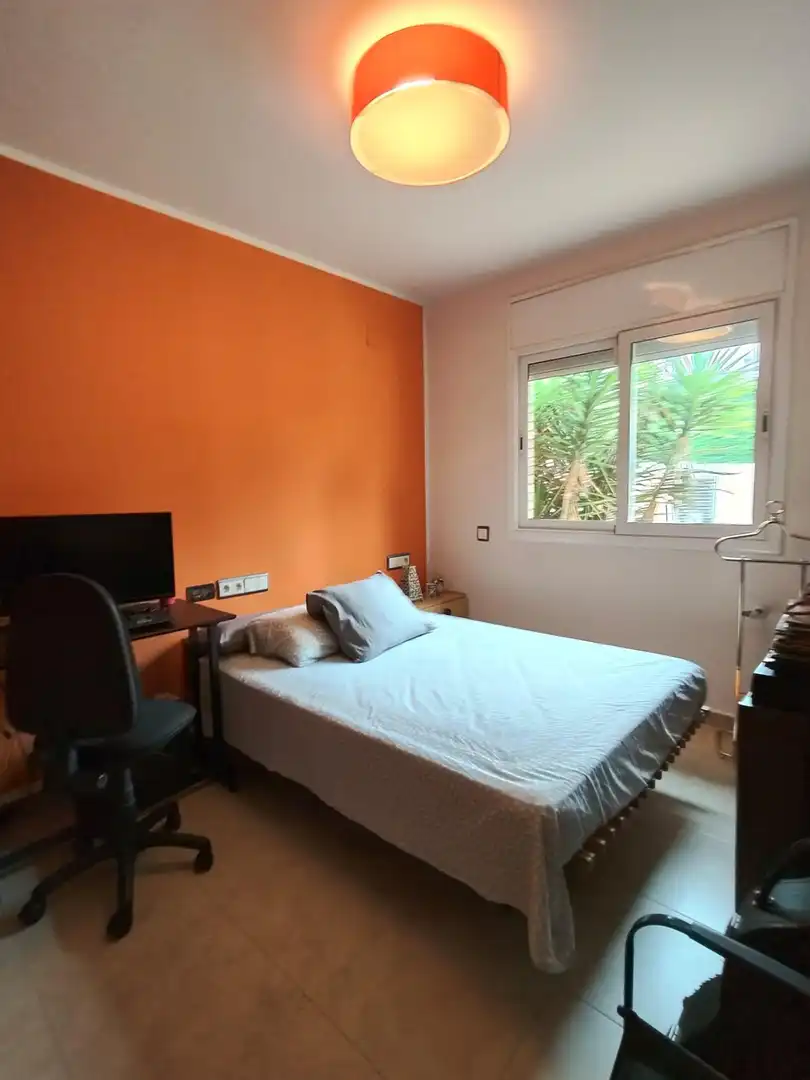 Dormitori de Casa o xalet en venda en Sabadell amb Aire condicionat, Calefacció i Jardí privat