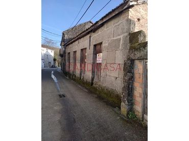 Casa con jardín en venta en Samuel Lejan