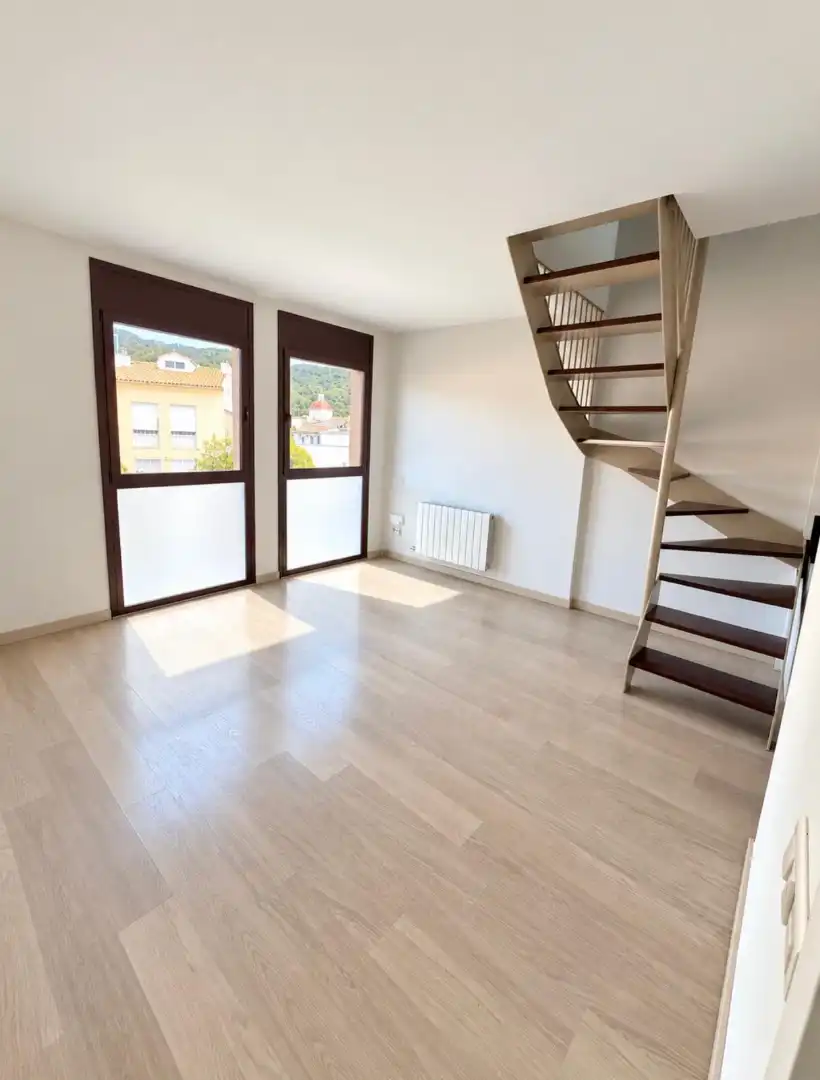 Dúplex con ascensor en venta en Carrer Torrenova, imagen 2