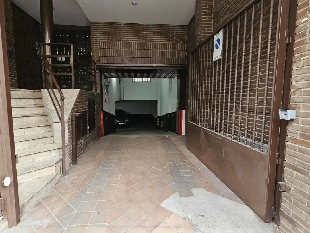 Garage for rent in Calle de Francisco Navacerrada, 55, Guindalera