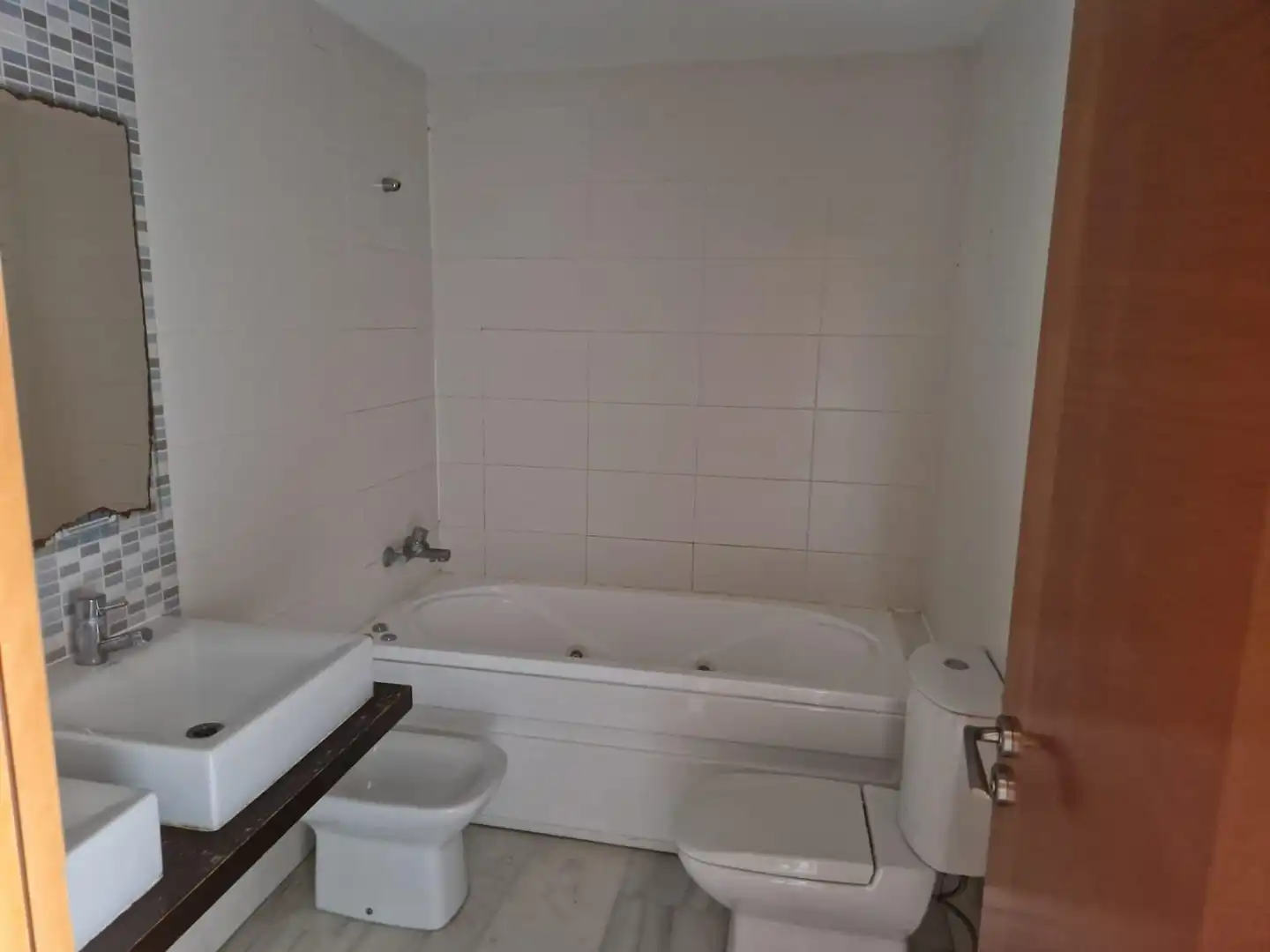 Bany de Pis en venda en Castellón de la Plana / Castelló de la Plana amb Aire condicionat, Terrassa i Traster