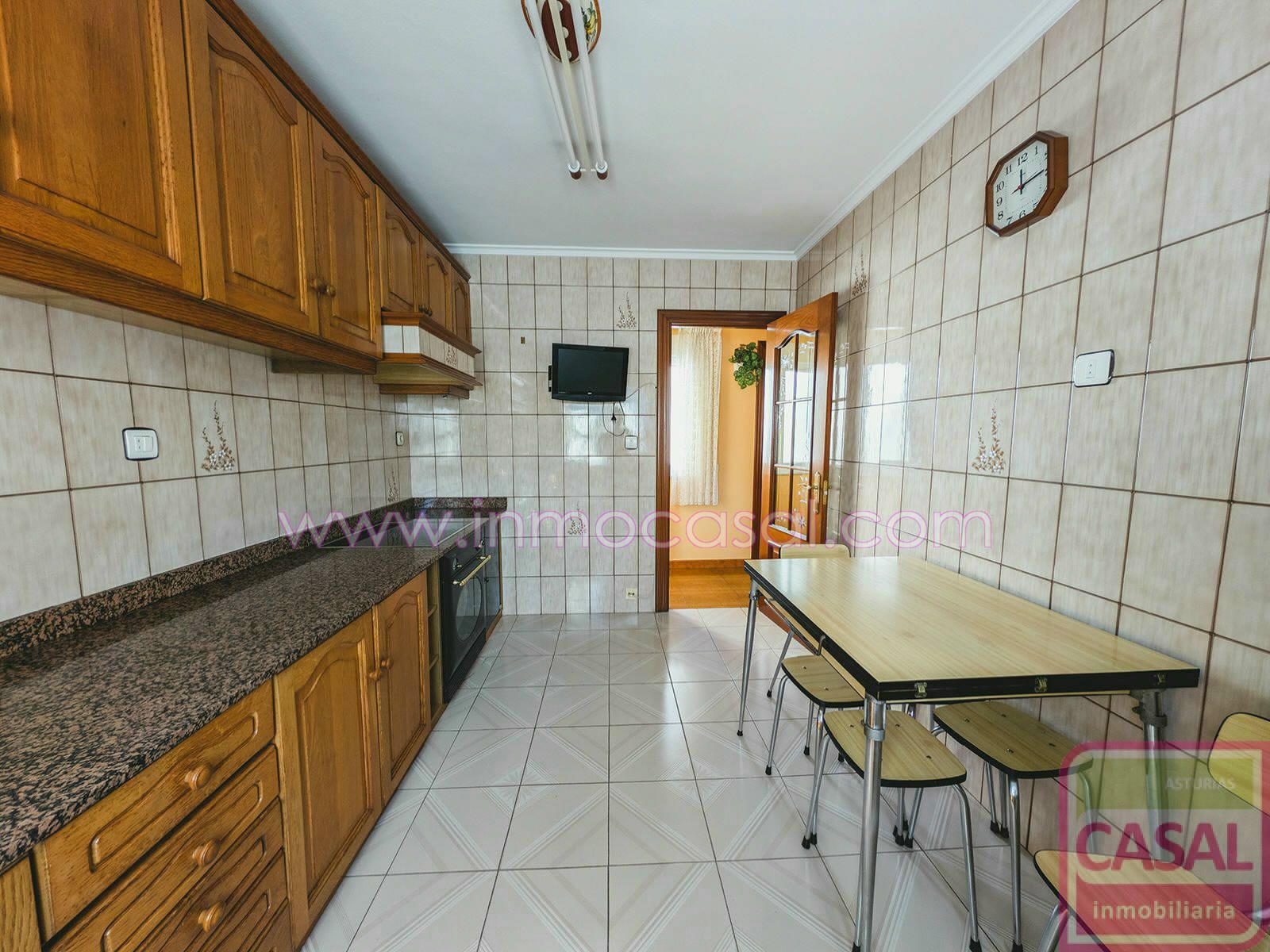 Cocina de Piso en venta en Mieres (Asturias) con Calefacción, Trastero y Amueblado