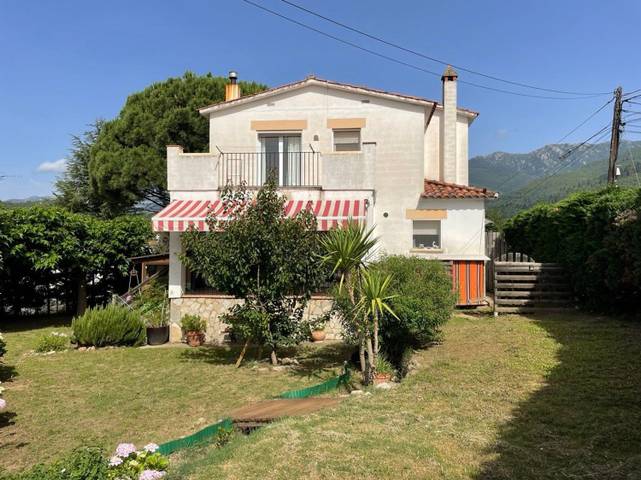 Casa-chalet en Venta en Maçanet de Cabrenys