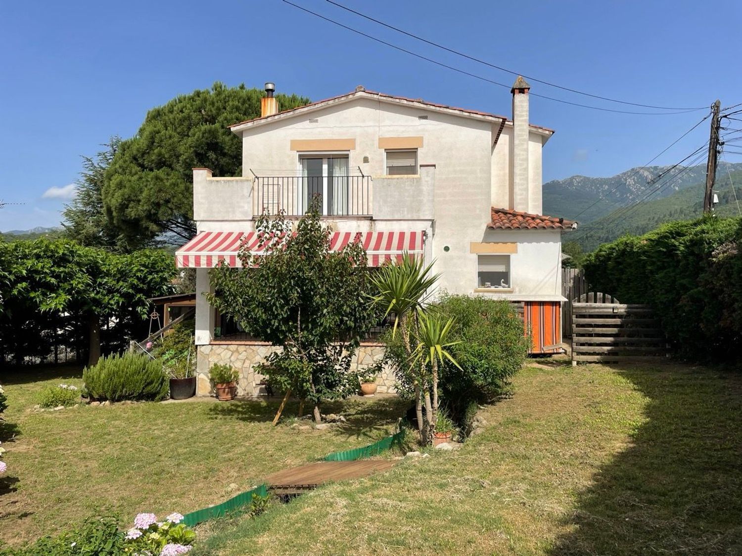 Vista exterior de Casa o xalet en venda en Maçanet de Cabrenys