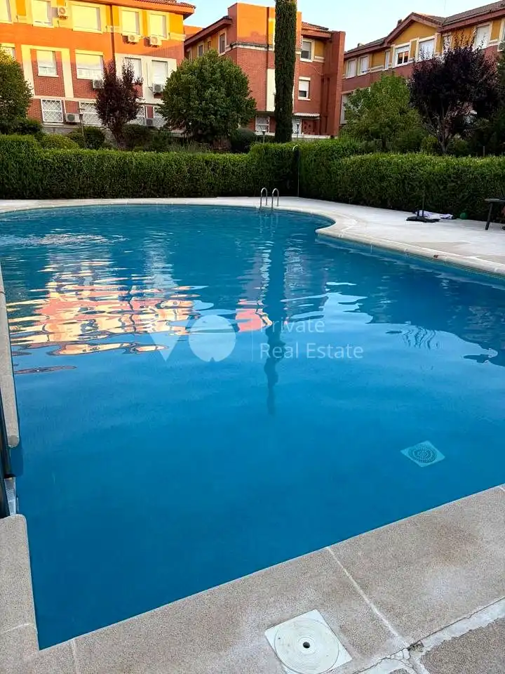 Piscina de Pis en venda en Villanueva del Pardillo amb Calefacció, Parquet i Terrassa