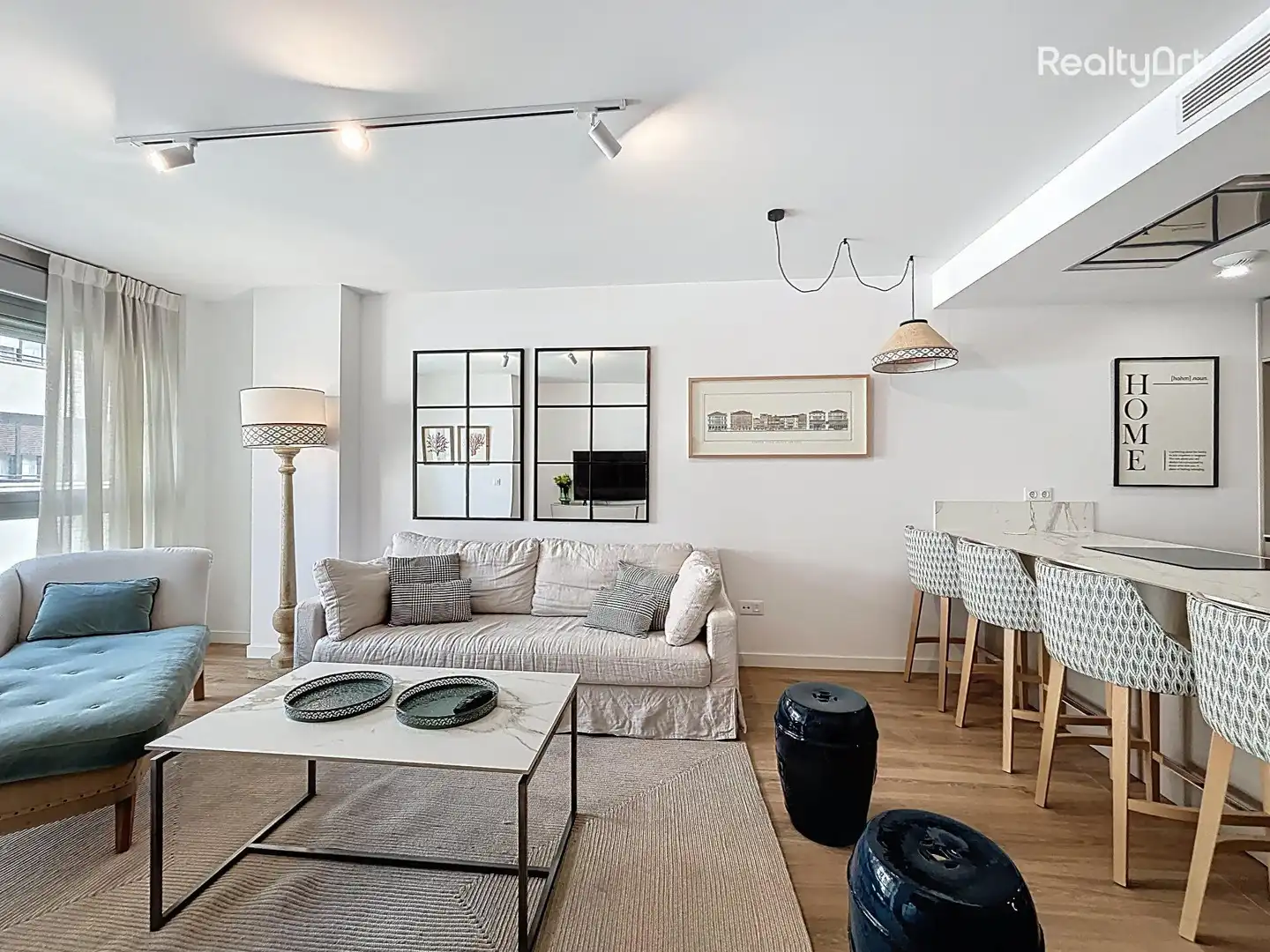 Living room of Flat for sale in Sevilla  with Air Conditioner and Furnished