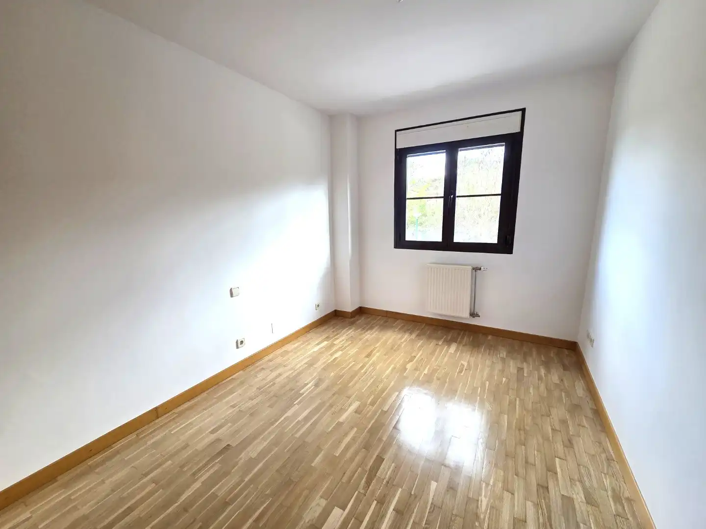 Habitación de Casa adosada en venta en Cardeñadijo con Calefacción, Jardín privado y Terraza