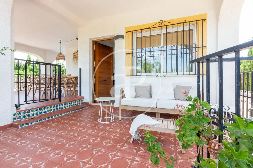 Terrassa de Casa o xalet en venda en La Pobla de Vallbona amb Aire condicionat, Calefacció i Jardí privat
